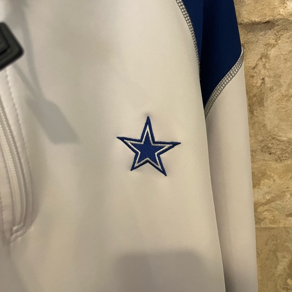 Dallas Cowboys pull over jacket - Picture 2 of 5